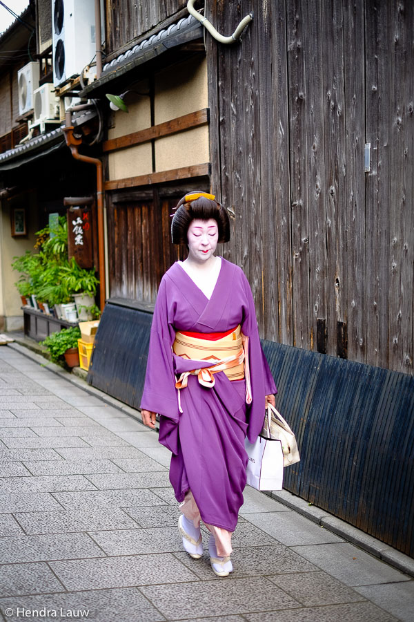 Geisha in Gion Kyoto - by Hendra Lauw