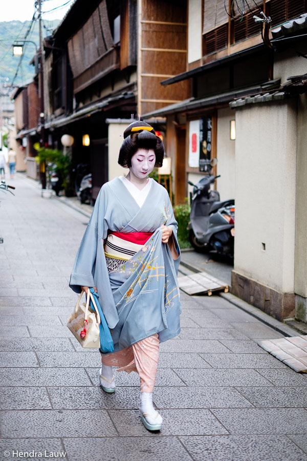 Geisha in Gion Kyoto - by Hendra Lauw