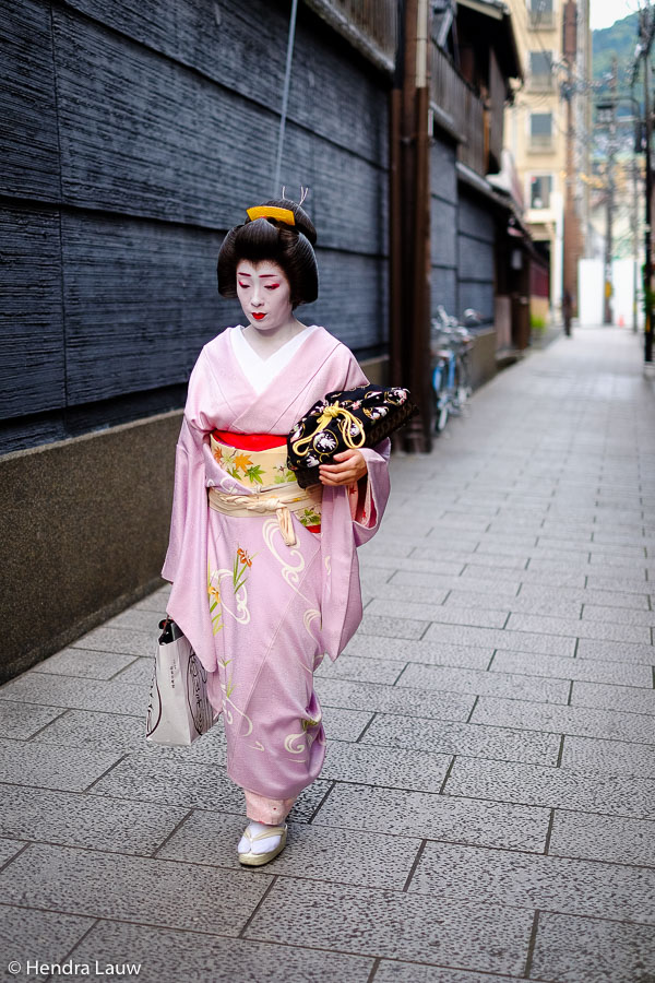 Geisha in Gion Kyoto - by Hendra Lauw