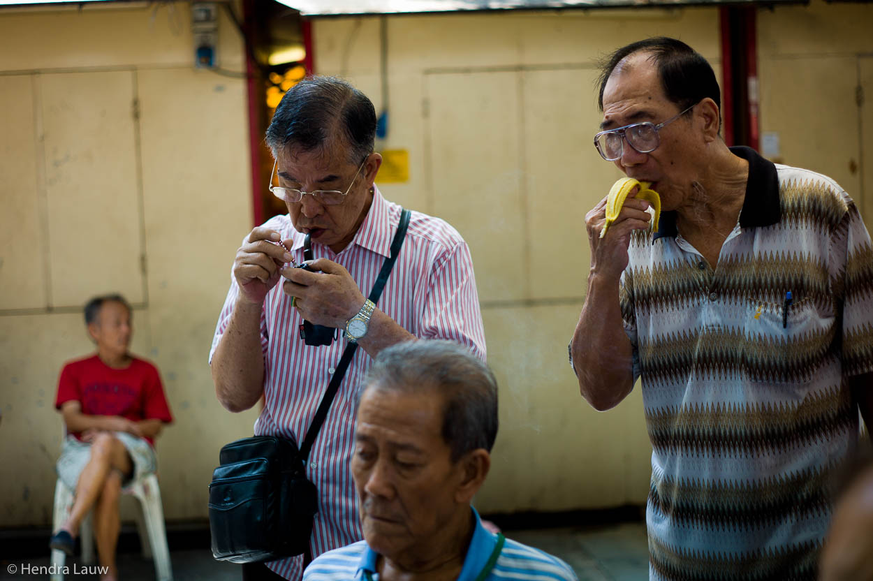 Chinatown Singapore - by Hendra Lauw