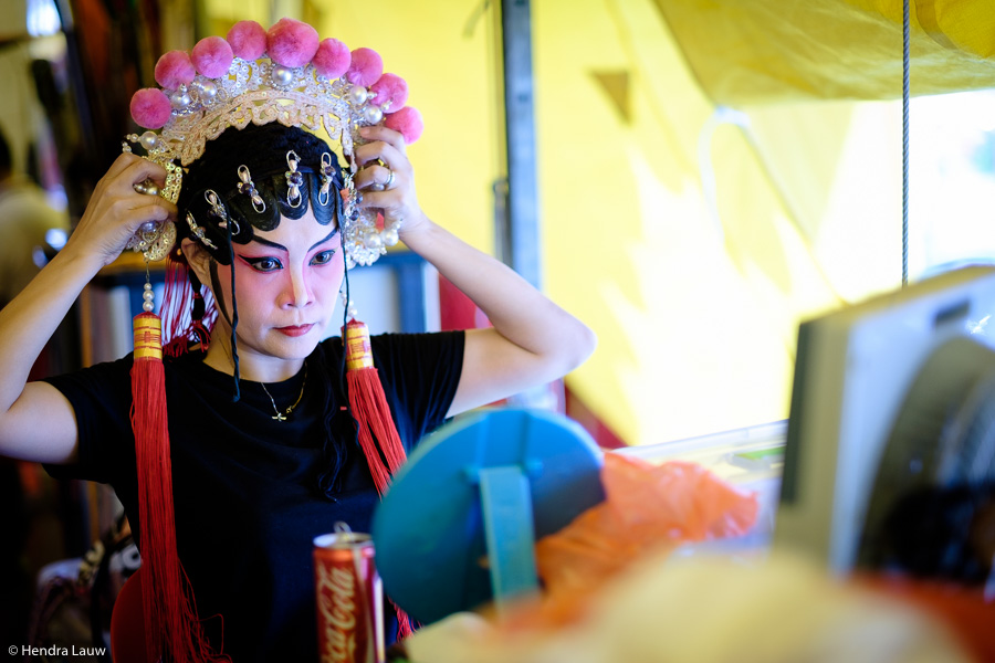 Teochew street opera in Singapore by Hendra Lauw