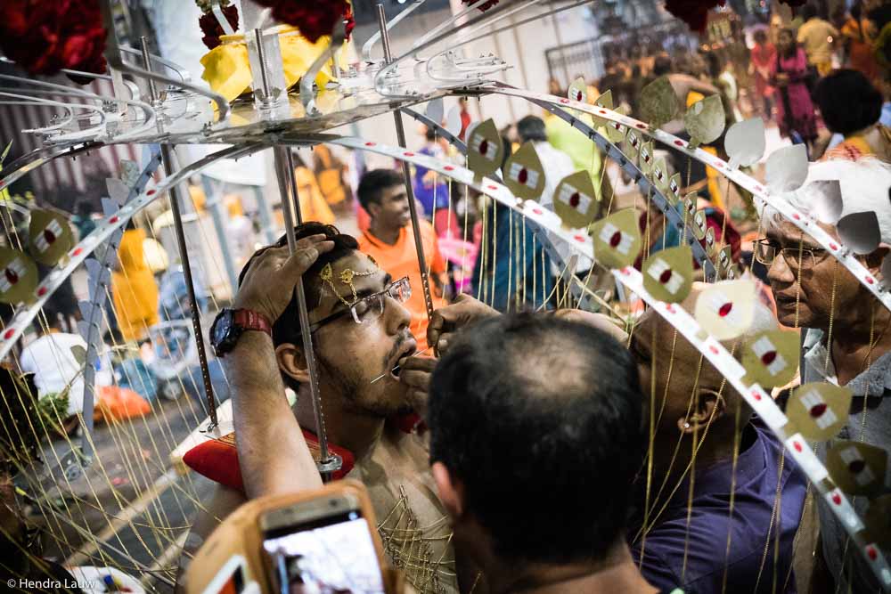 Thaipusam in Singapore - by Hendra Lauw