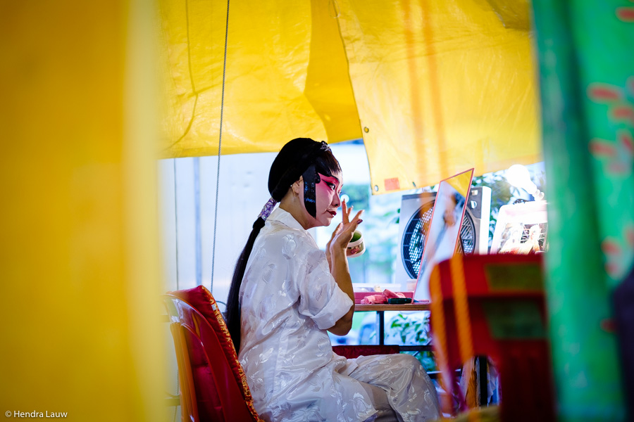 Teochew street opera in Singapore by Hendra Lauw