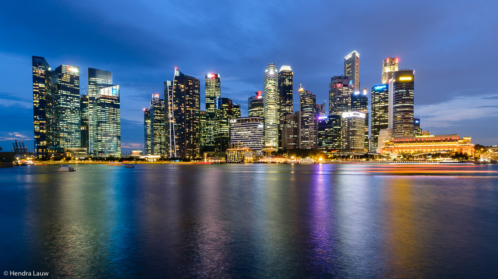 Singapore Skyline in Marina Bay 2017 by Hendra Lauw