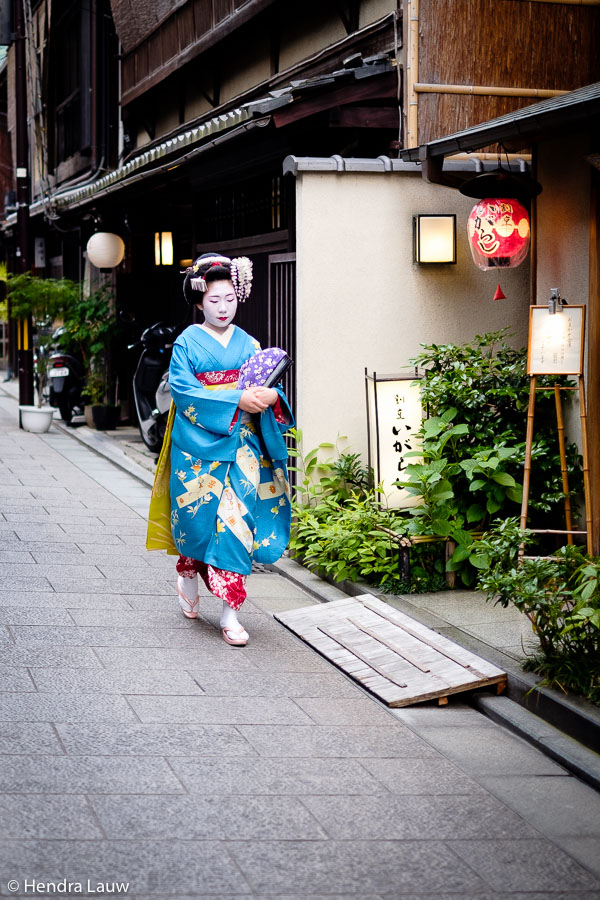 Geisha in Gion Kyoto - by Hendra Lauw