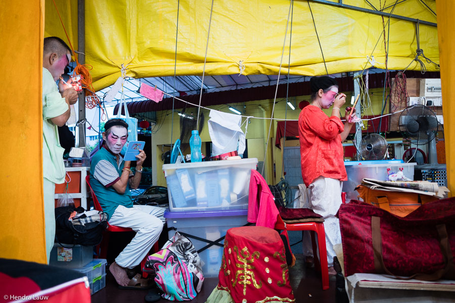 Teochew street opera in Singapore by Hendra Lauw