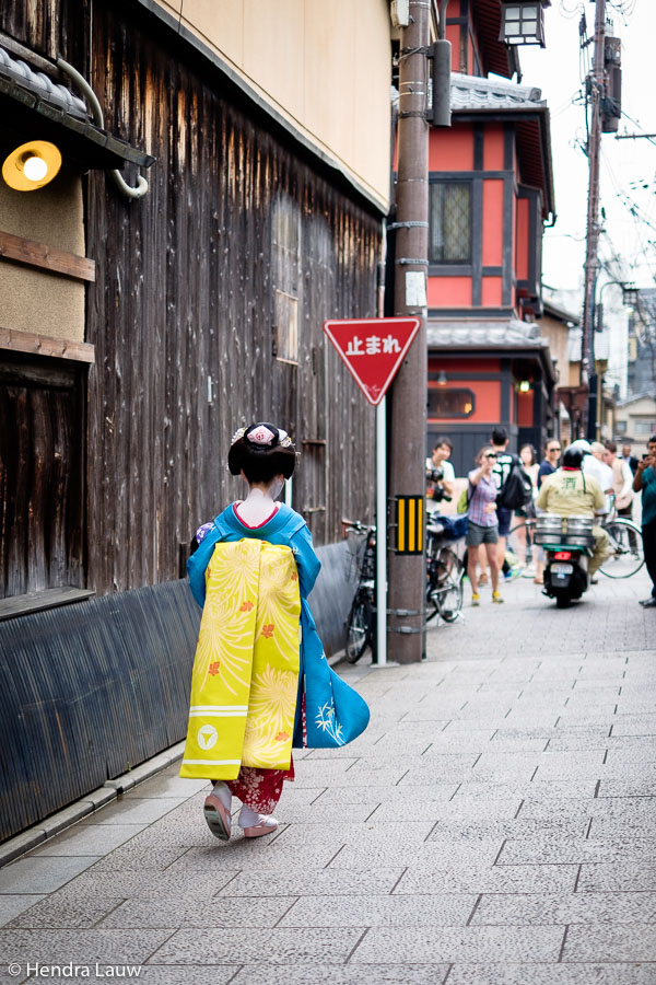 Geisha in Gion Kyoto - by Hendra Lauw