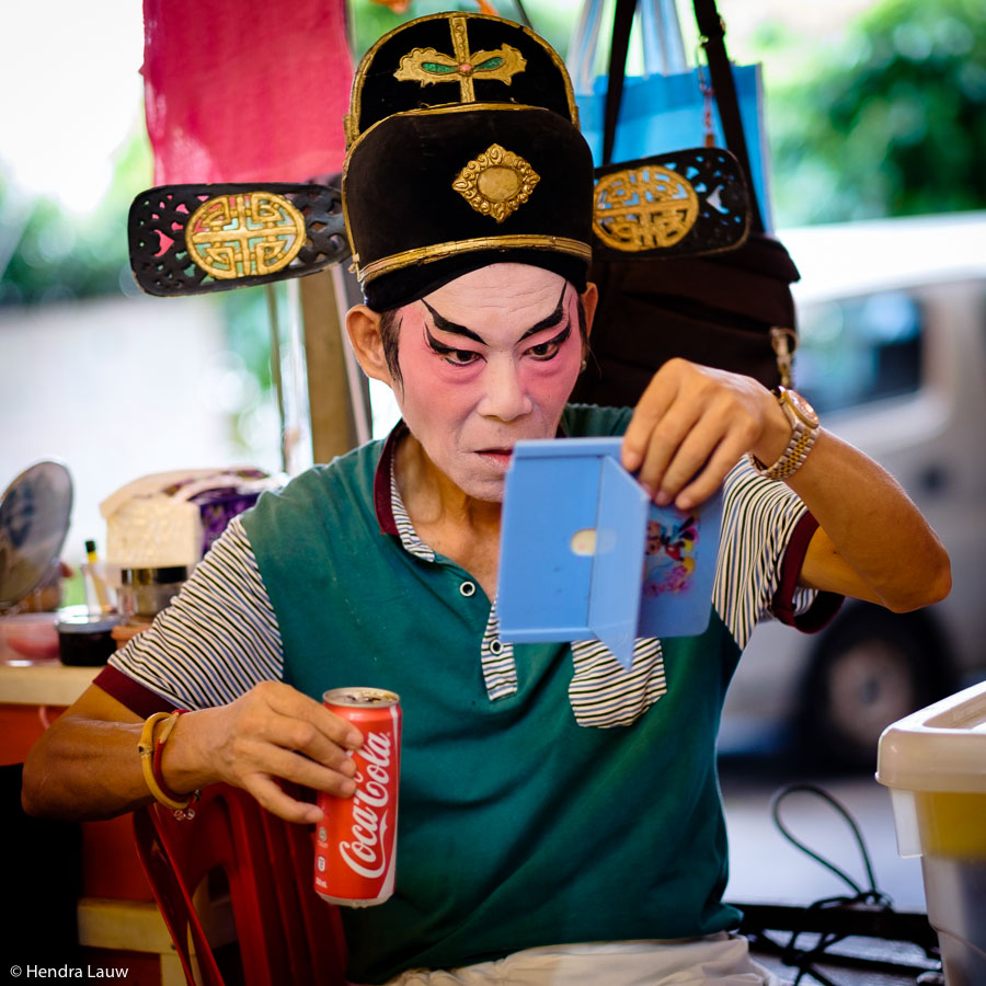 Teochew street opera in Singapore by Hendra Lauw