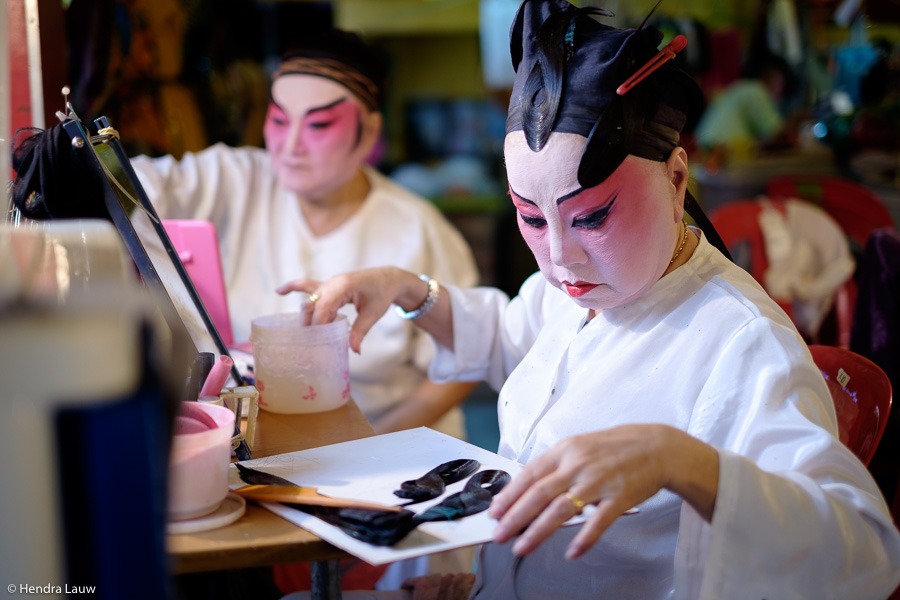 Teochew street opera in Singapore by Hendra Lauw